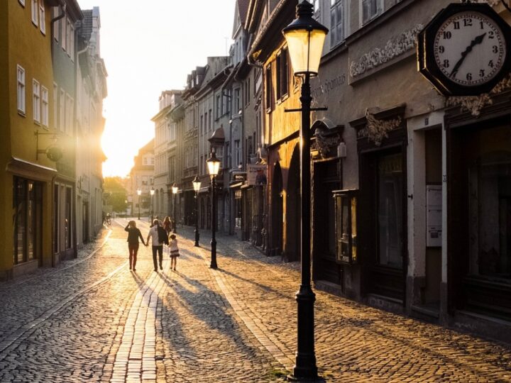 Odświeżenie ulic Słonecznej i Kosynierów Gdyńskich: Trzykondygnacyjna kamienica zastąpi dawne pawilony