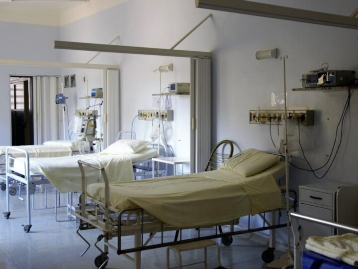 Elbląskie hospicjum otrzymuje dar w postaci łóżka szpitalnego od Stowarzyszenia Lions Club Elbląg Truso