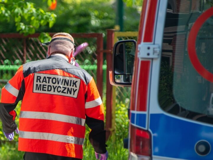 Wypadek na drodze krajowej nr 22 koło Karczowisk Górnych – jedna osoba hospitalizowana