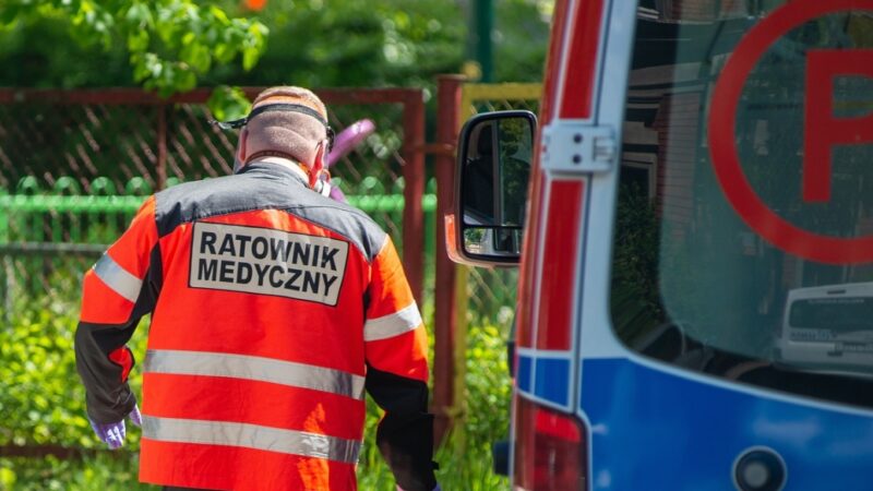 Wypadek na drodze krajowej nr 22 koło Karczowisk Górnych – jedna osoba hospitalizowana