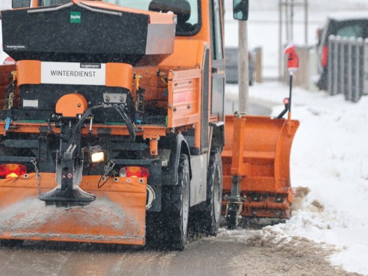 Zimowe utrzymanie dróg, chodników i terenów miejskich w Elblągu – kluczowe informacje i numery kontaktowe